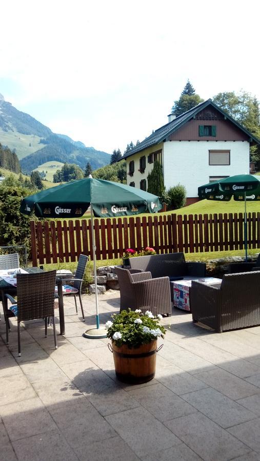 Hotel Gasthof Schönblick Russbach am Pass Gschütt Exterior foto